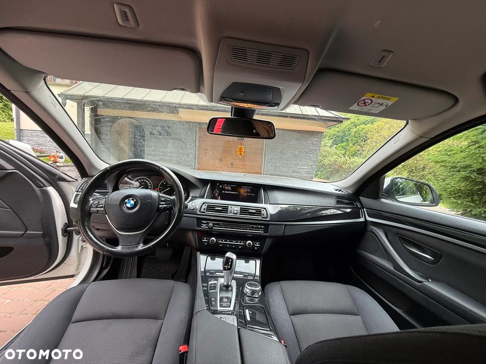 BMW Seria 5 520d xDrive - 9
