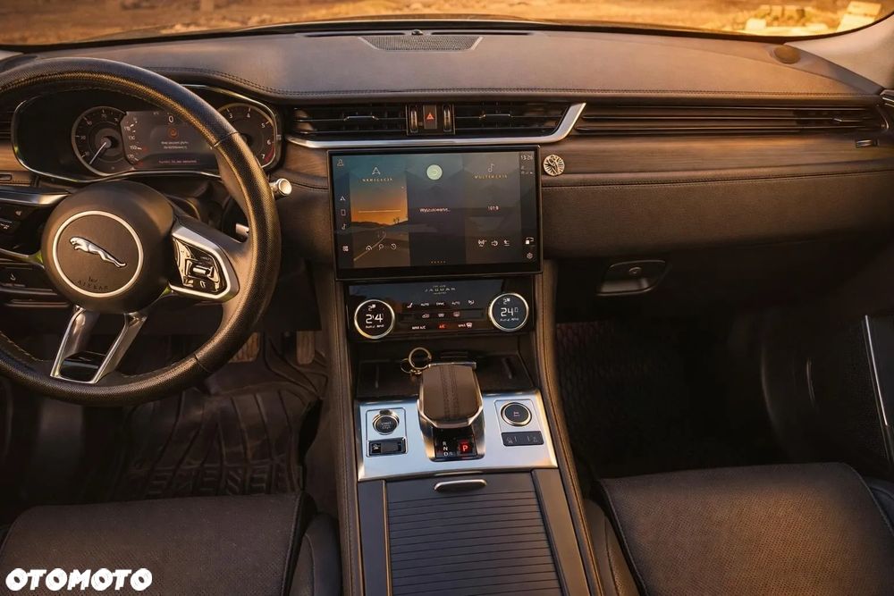 Jaguar F-Pace P250 AWD R-Dynamic Black - 8