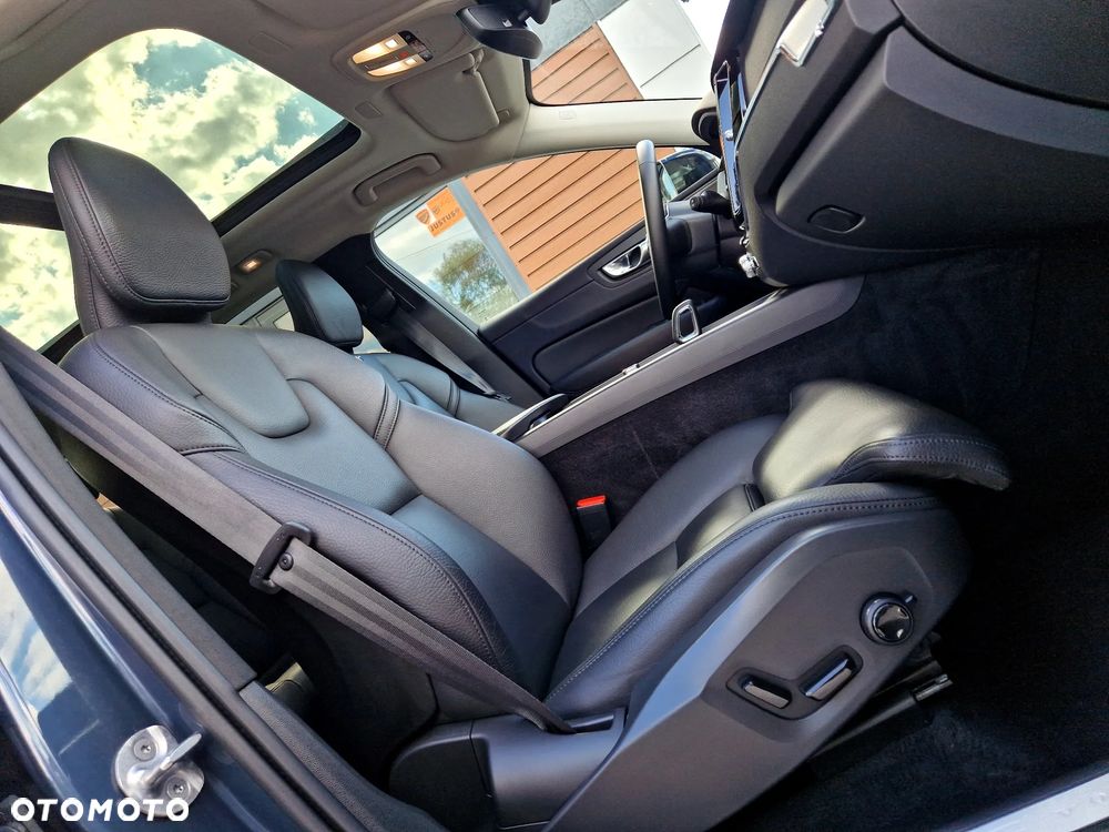 Volvo XC 60 B4 B Plus Dark - 12