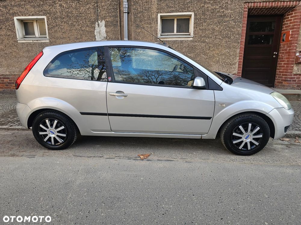 Ford Fiesta 1.3 Ghia - 2