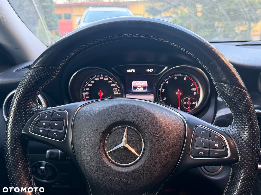Mercedes-Benz CLA 180 UrbanStyle Edition - 17