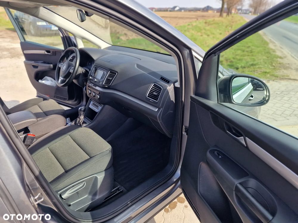 Volkswagen Sharan 2.0 TDI DSG BlueMotion Technology Trendline - 21