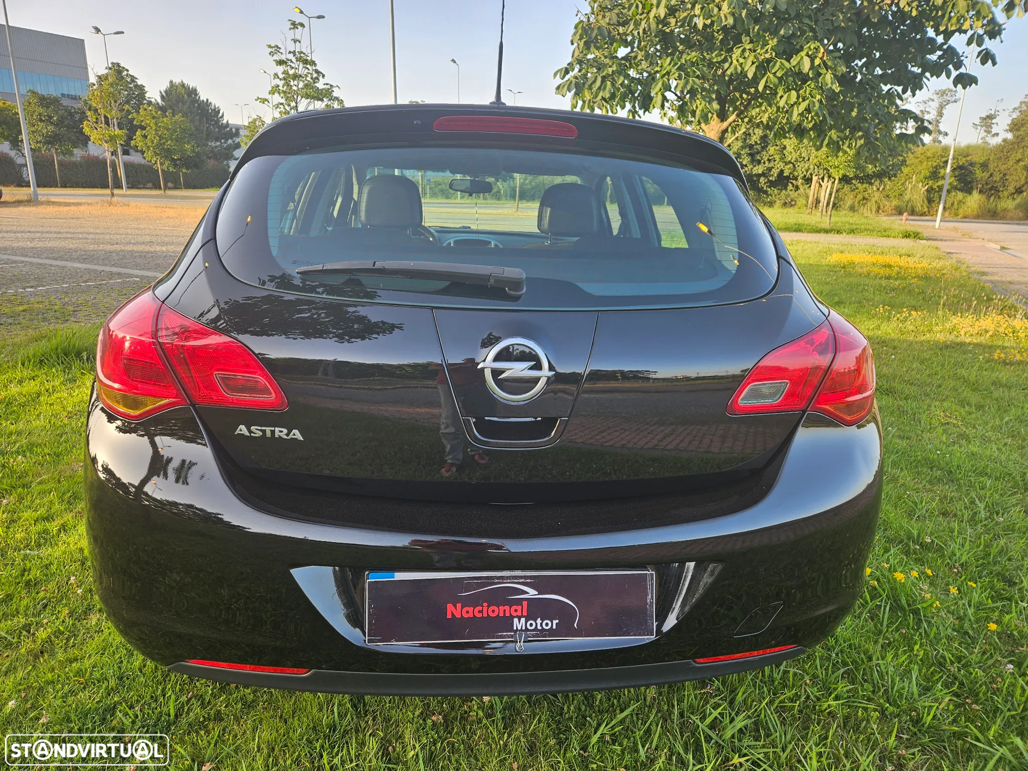 Opel Astra 1.4 Executive - 4