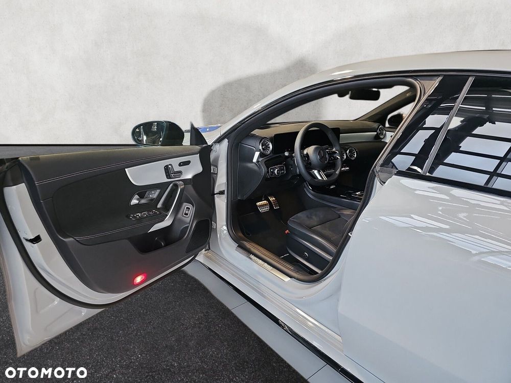 Mercedes-Benz CLA - 10