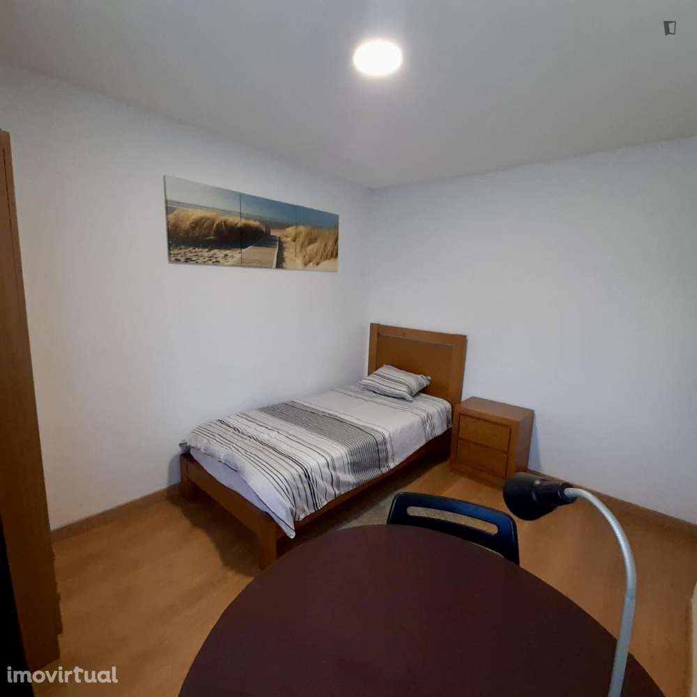 Quarto - localizado em Carnide Lisbon - Grande imagem: 2/24