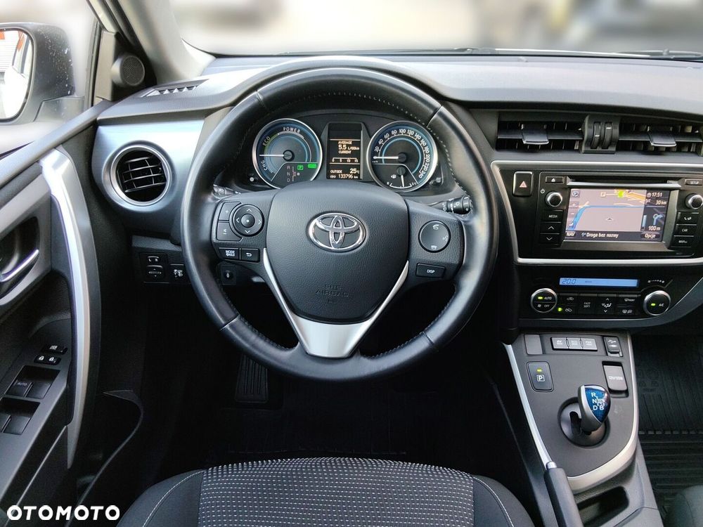Toyota Auris Hybrid 135 Premium - 12