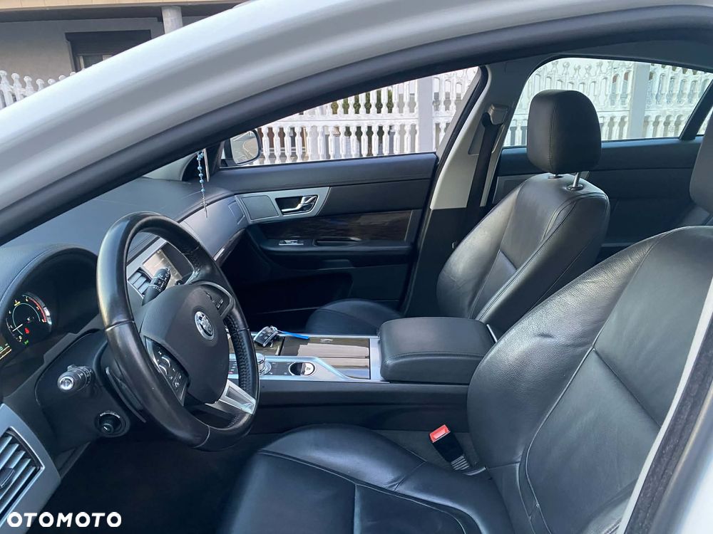 Jaguar XF 3.0 V6 D Luxury - 10