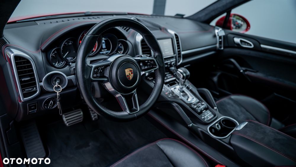 Porsche Cayenne GTS - 5