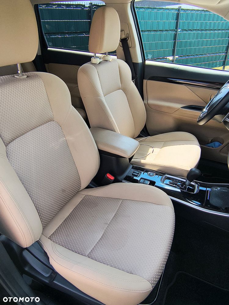 Mitsubishi Outlander 2.0 Instyle + 4WD CVT - 13