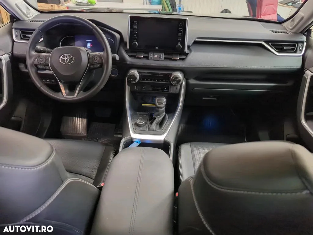 Toyota RAV4 - 6
