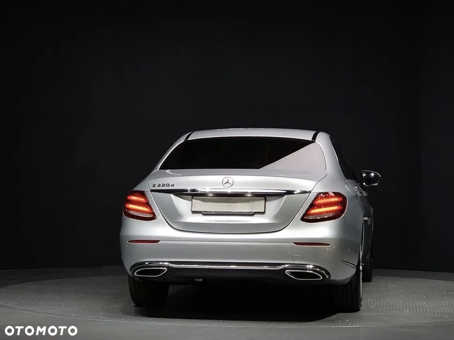 Mercedes-Benz Klasa E 220 d 4-Matic Business Edition 9G-TRONIC - 5