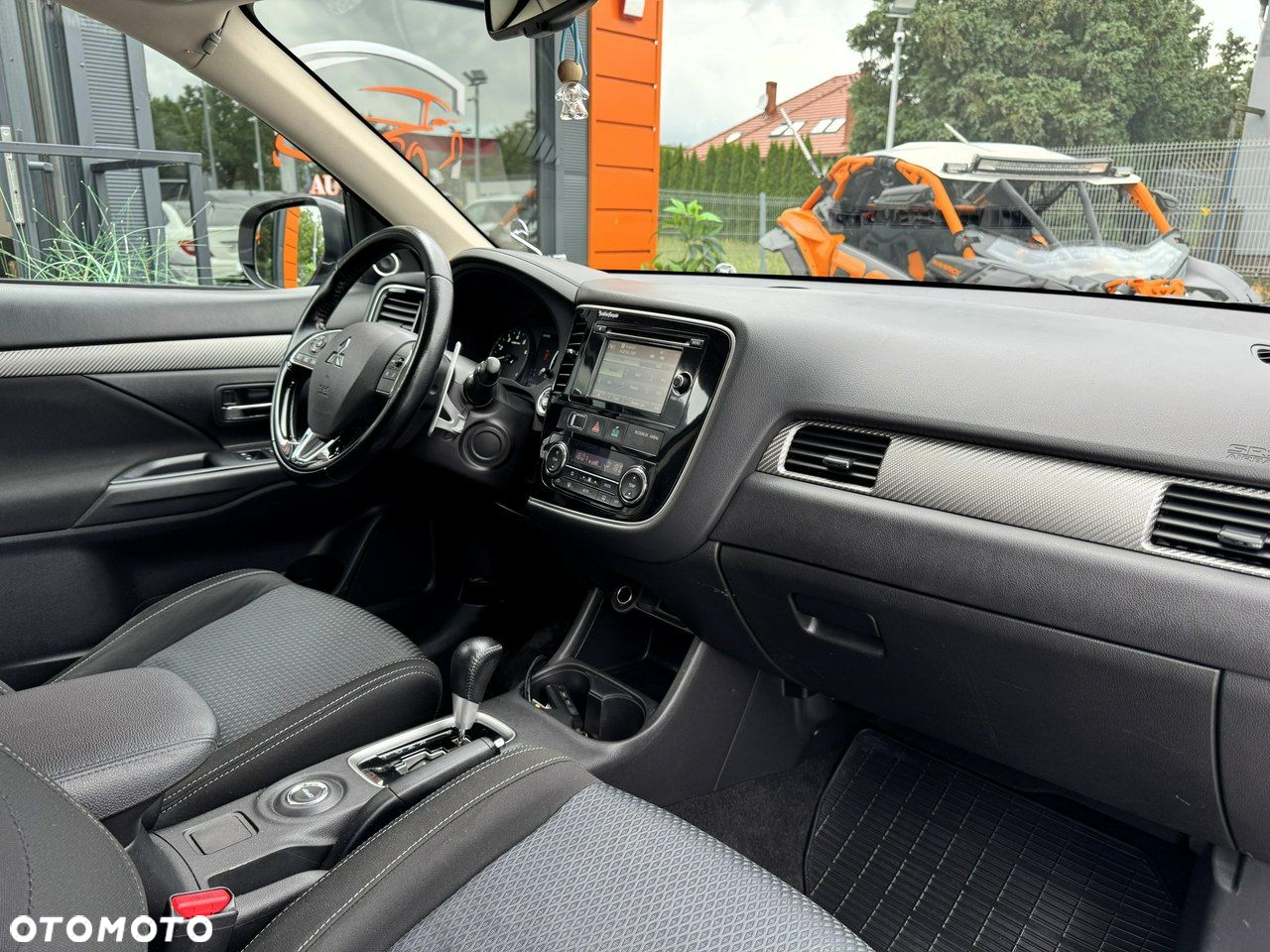 Mitsubishi Outlander 2.0 Intense + 4WD CVT - 26