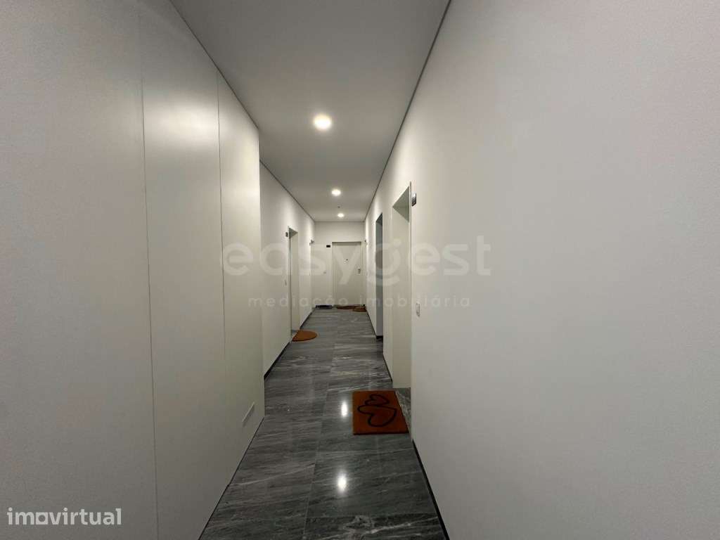 Apartamento T1 , com garagem, localizado na Quinta da Portela, em C... - Grande imagem: 3/16