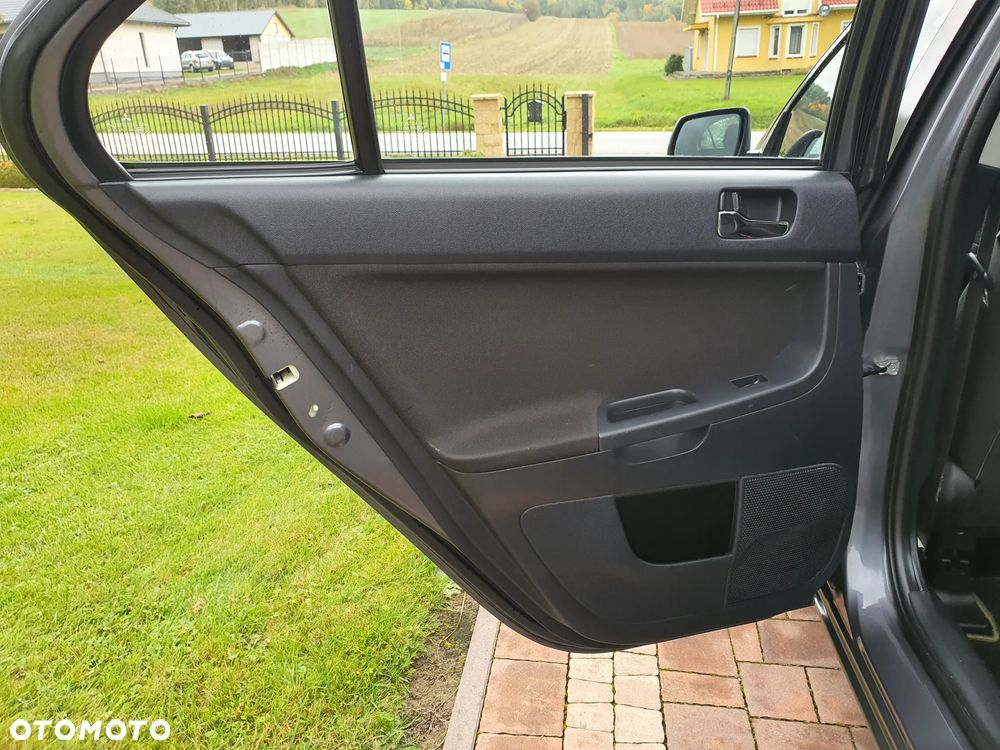 Mitsubishi Lancer 1.8 Invite - 25