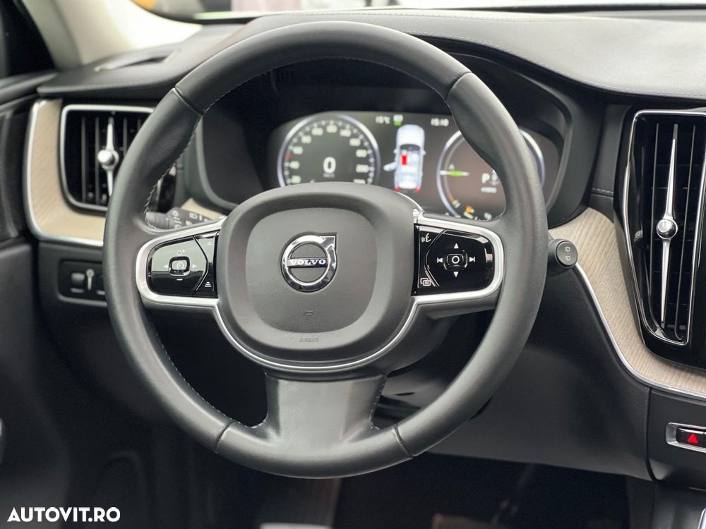 Volvo XC 60 Recharge T6 AWD AT Core - 15