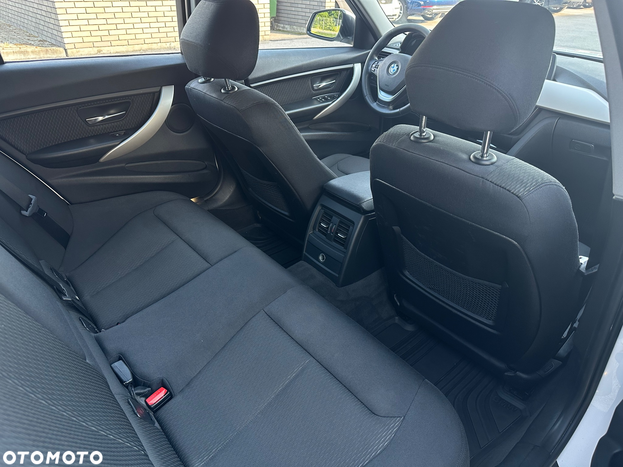 BMW Seria 3 316d Touring - 11