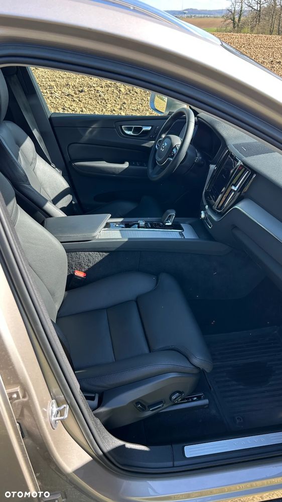 Volvo XC 60 B4 D Plus Bright - 11