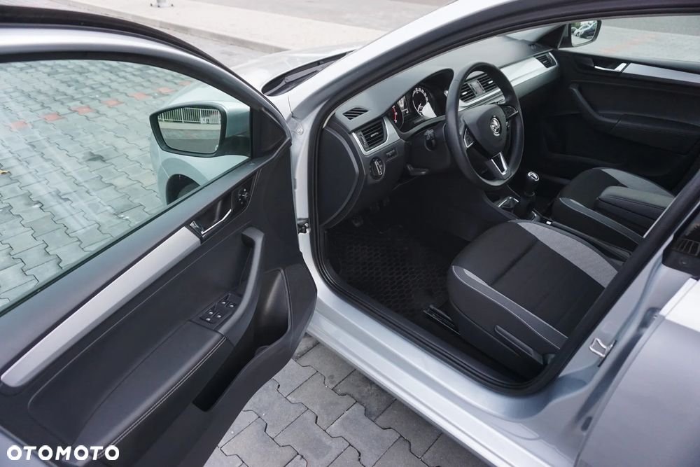 Skoda RAPID 1.0 TSI Style - 24