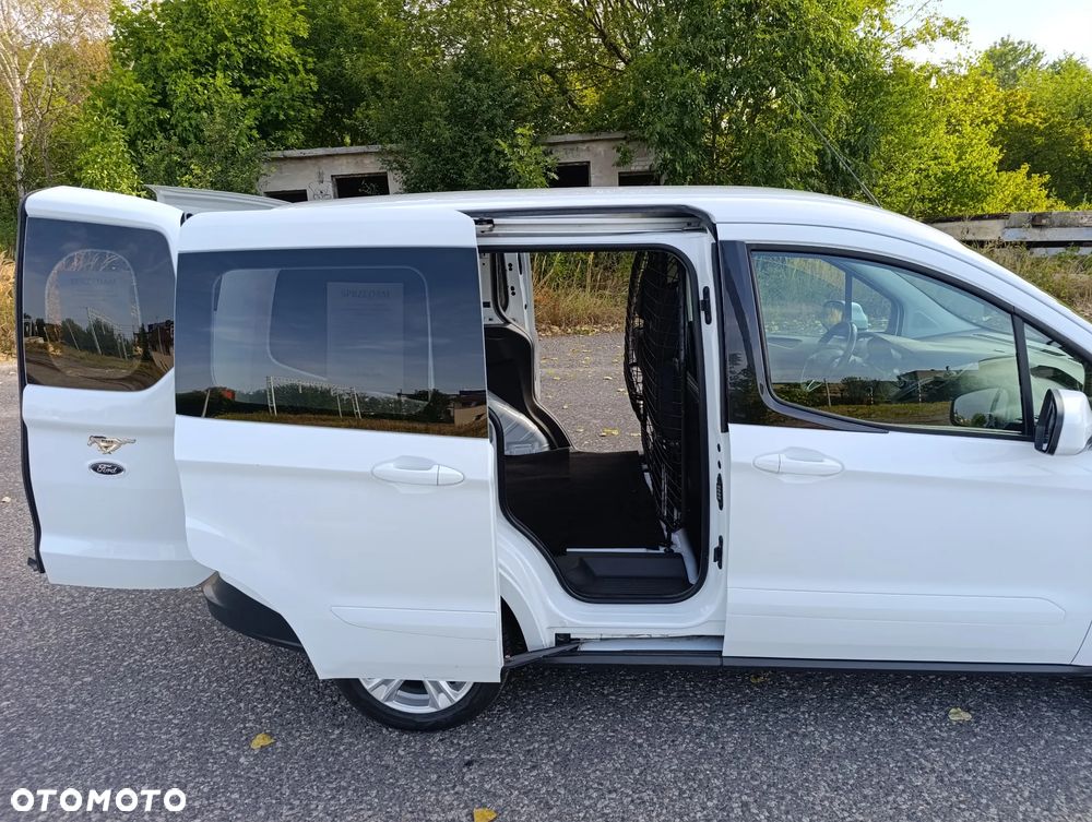 Ford Transit Courier - 12