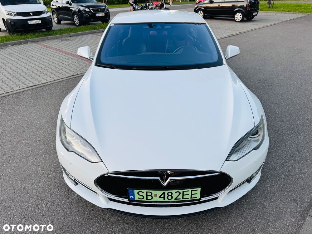 Tesla Model S - 3