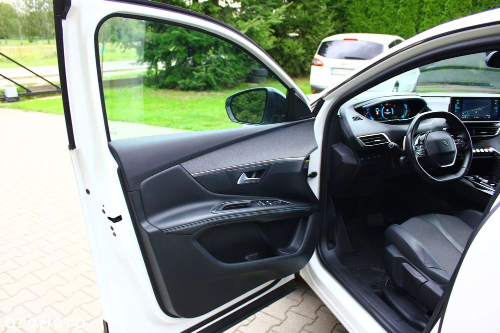 Peugeot 3008 225 e-EAT8 Allure - 32