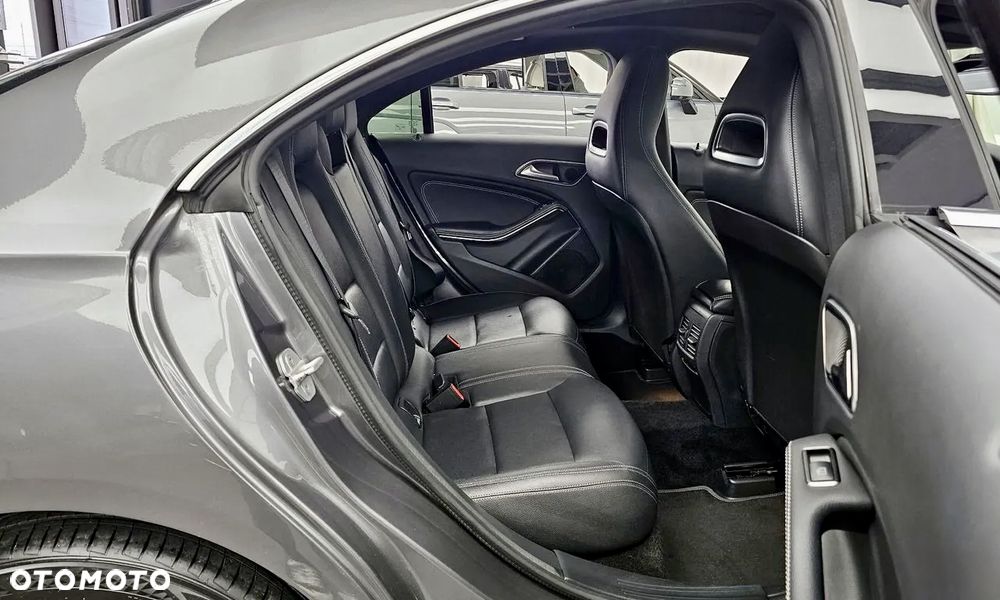 Mercedes-Benz CLA 250 4Matic 7G-DCT - 11