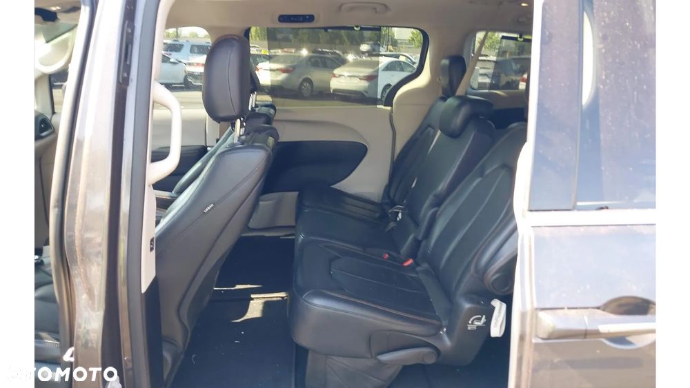 Chrysler Pacifica - 9