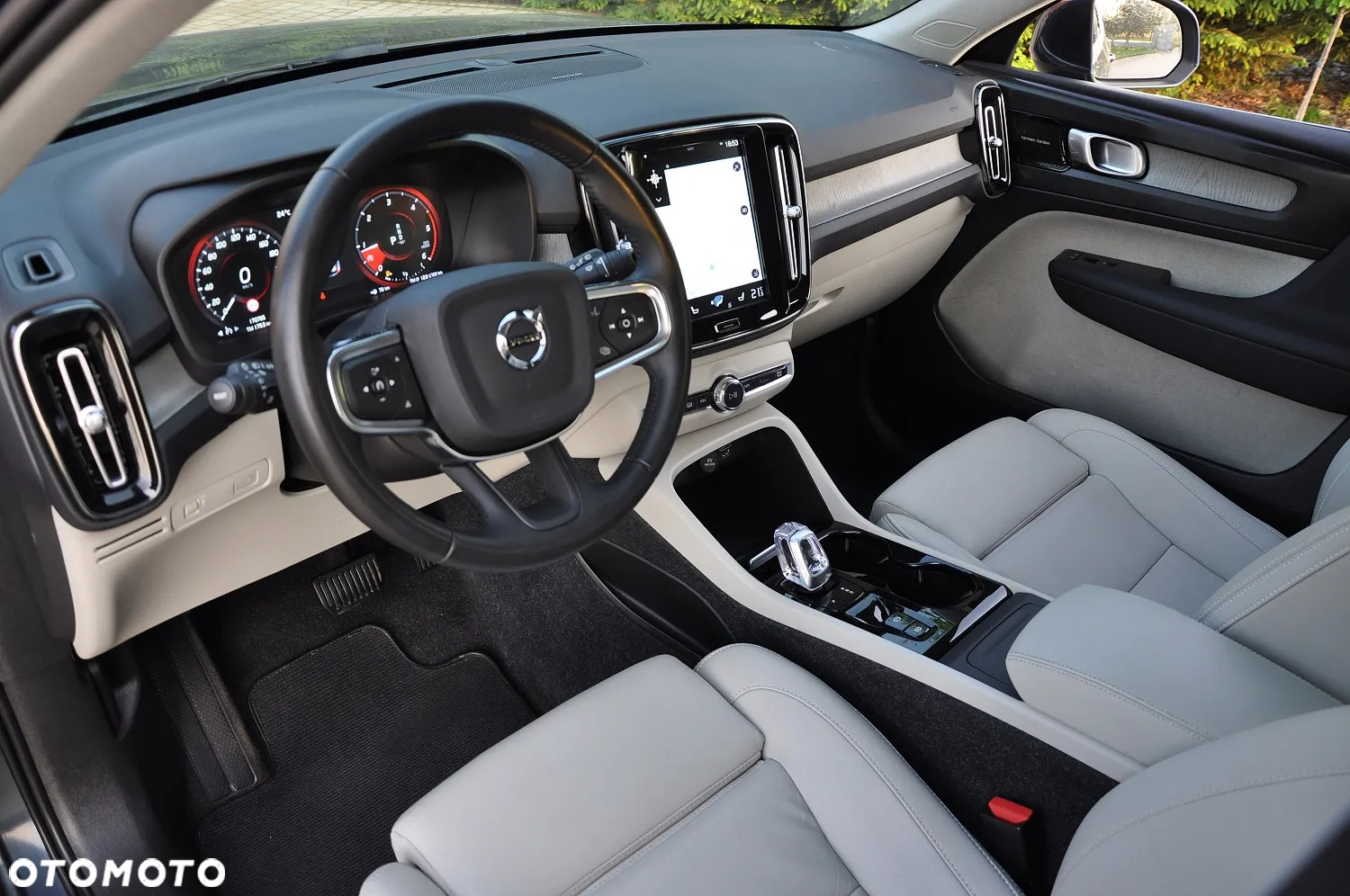 Volvo XC 40 - 18
