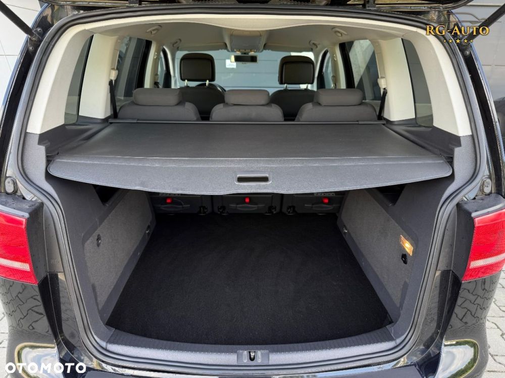 Volkswagen Touran - 29