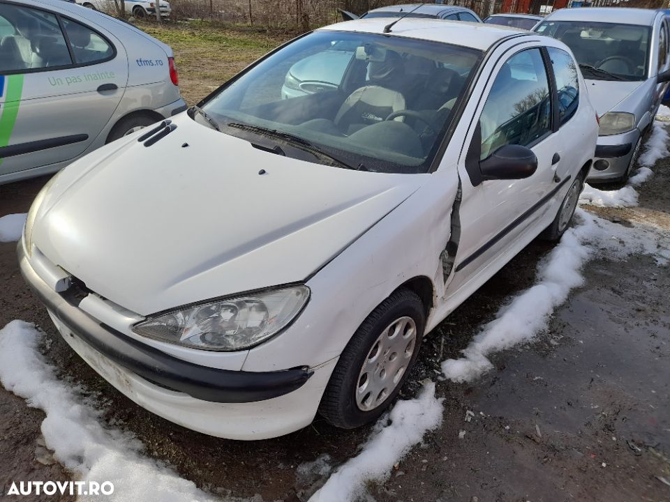 Dezmembrez Peugeot 206 - 1