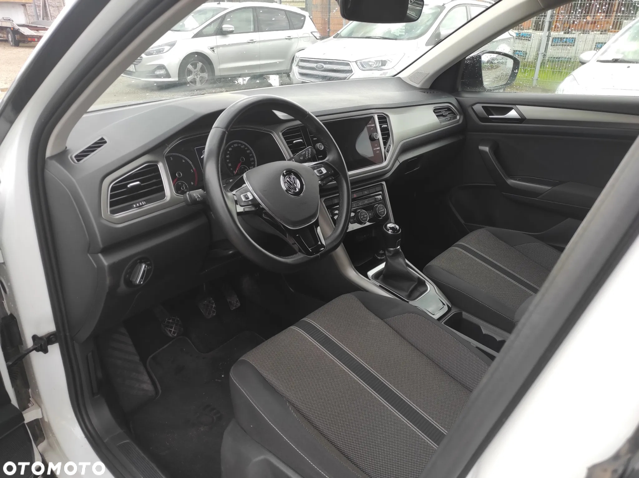 Volkswagen T-Roc - 10