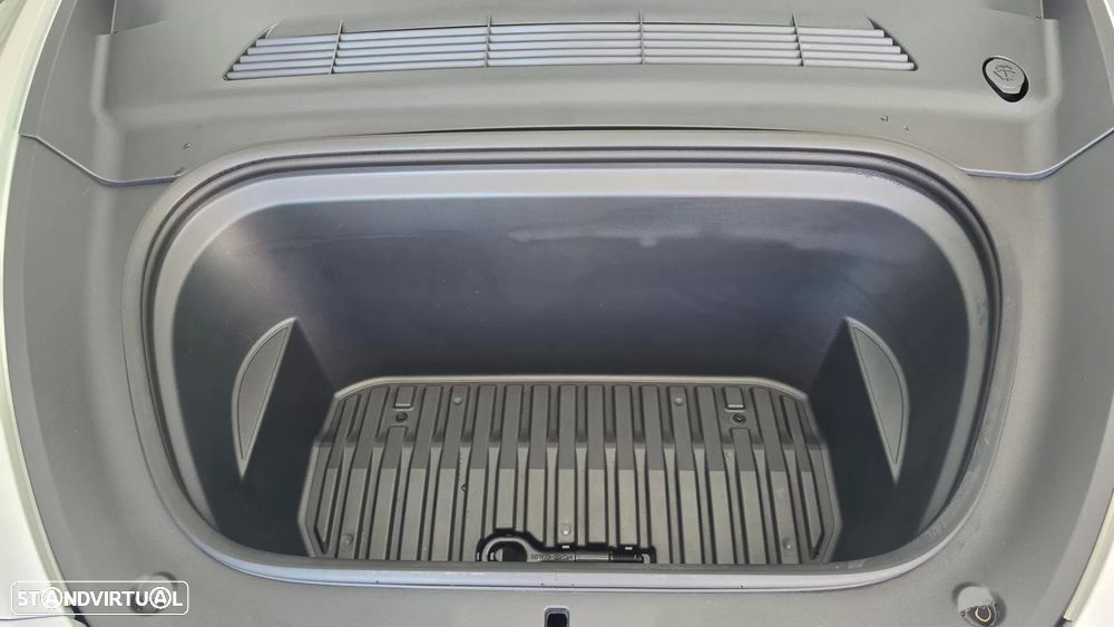 Tesla Model Y Long Range Dual Motor AWD - 26