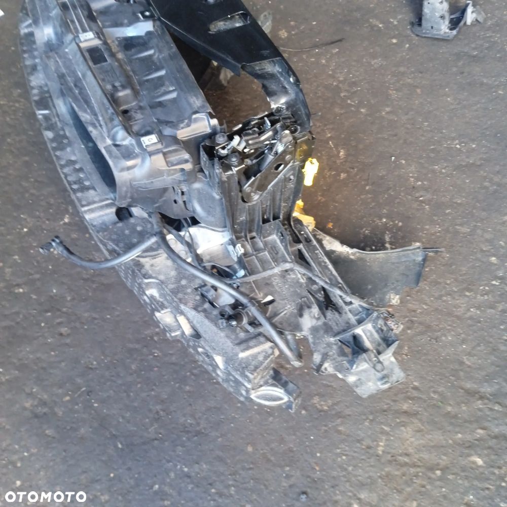 Pas przedni chłodnice BMW F10 F11 3.0I automat - 6