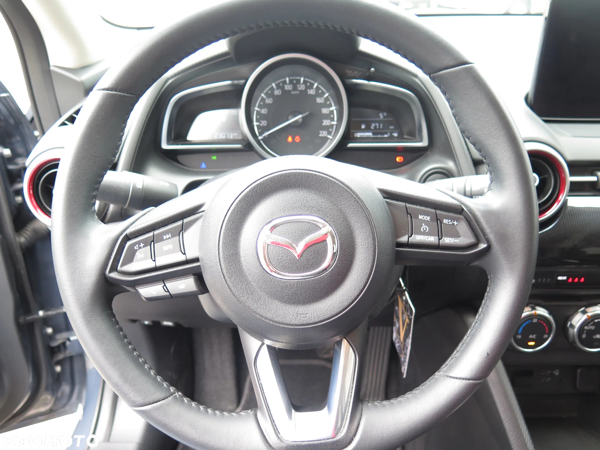 Mazda 2 SKYACTIV-G 90 Homura - 17