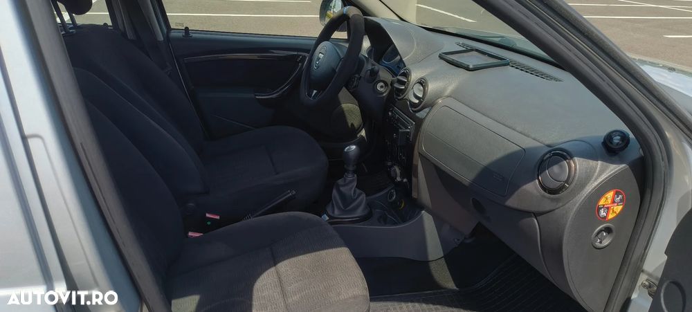 Dacia Duster 1.6 4x4 Laureate - 12