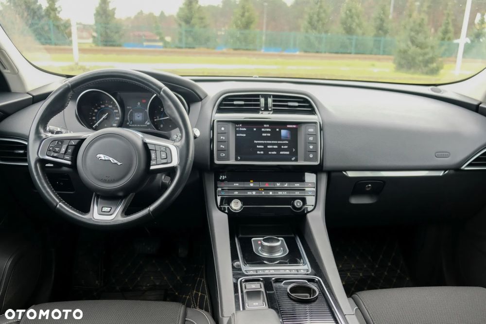 Jaguar F-Pace 20d AWD R-Sport - 21