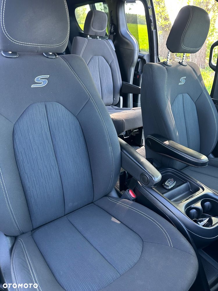 Chrysler Pacifica - 18