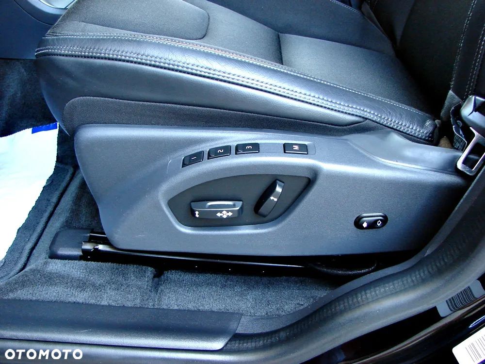 Volvo XC 60 D4 Geartronic Momentum Pro - 33