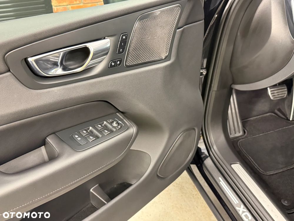 Volvo XC 60 B4 D AWD Geartronic Momentum Pro - 27