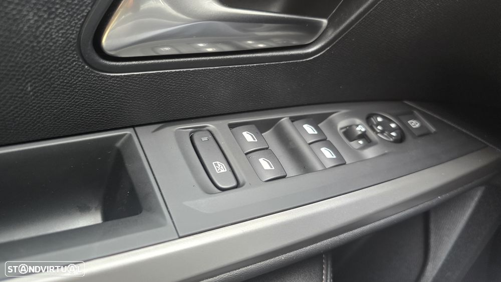 Peugeot 3008 Hybrid 145 e-DSC6 Allure - 32