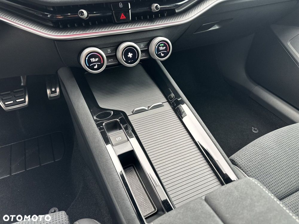 Skoda Superb 2.0 TDI SCR 4x4 Sportline DSG - 19