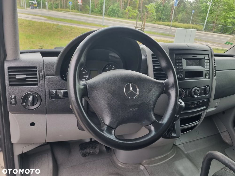 Mercedes-Benz Sprinter - 25