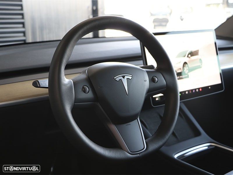 Tesla Model Y - 10