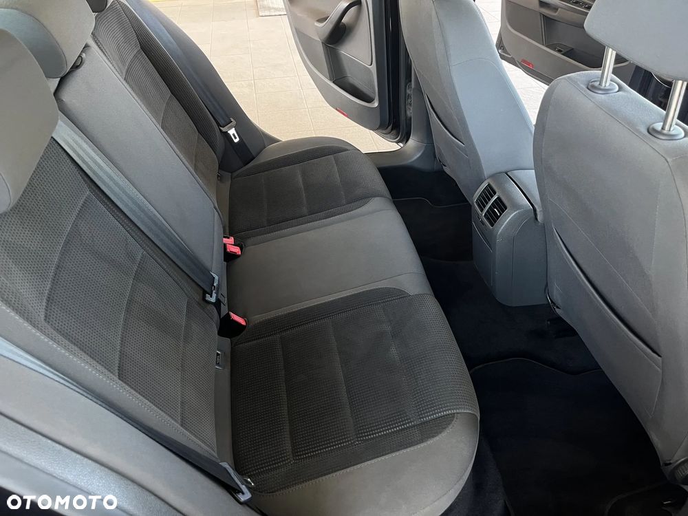 Volkswagen Jetta 1.9 TDI DPF Comfortline - 12