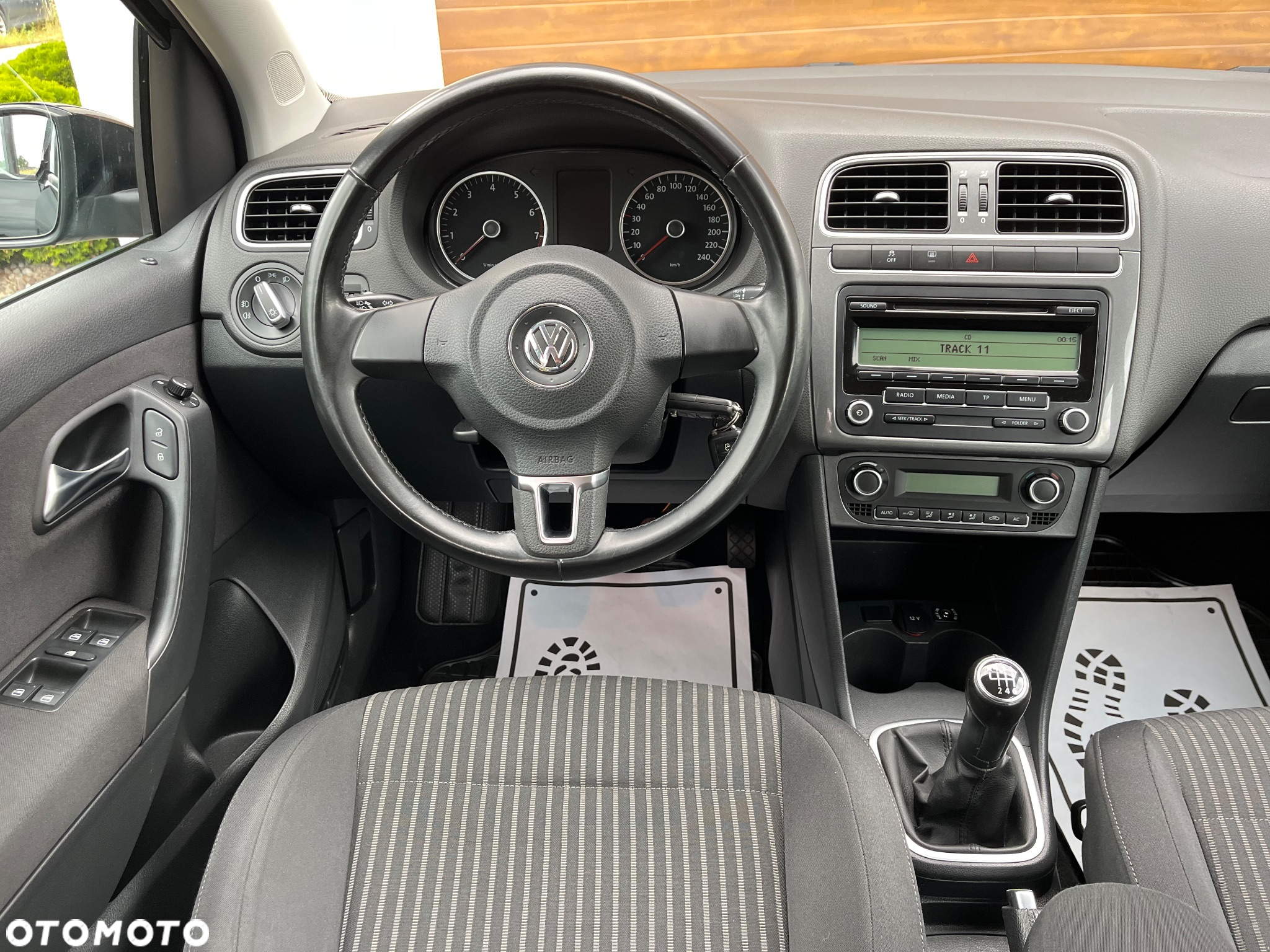 Volkswagen Polo 1.2 TSI Blue Motion Technology Comfortline - 28