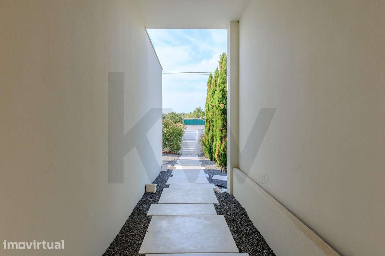 Moradia nova T4 | Independente, com piscina, jardim e lote de 5.334 m2 - Grande imagem: 5/60
