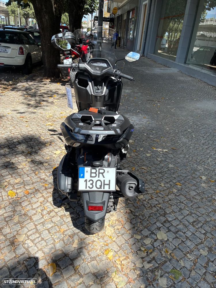 Yamaha NMAX - 4