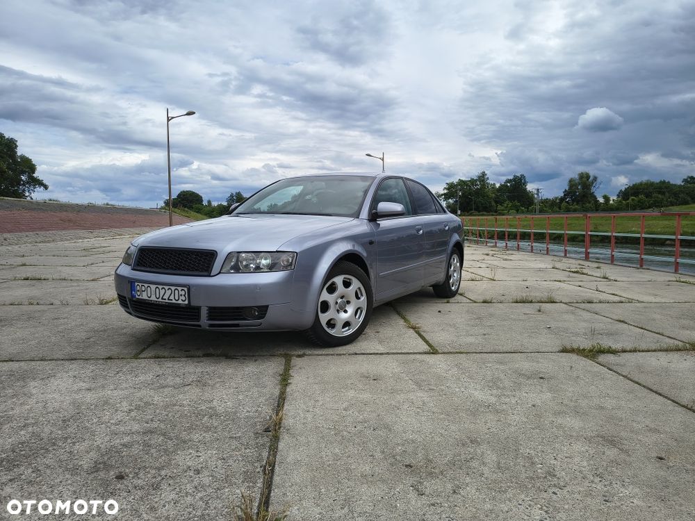 Audi A4 Limousine - 1