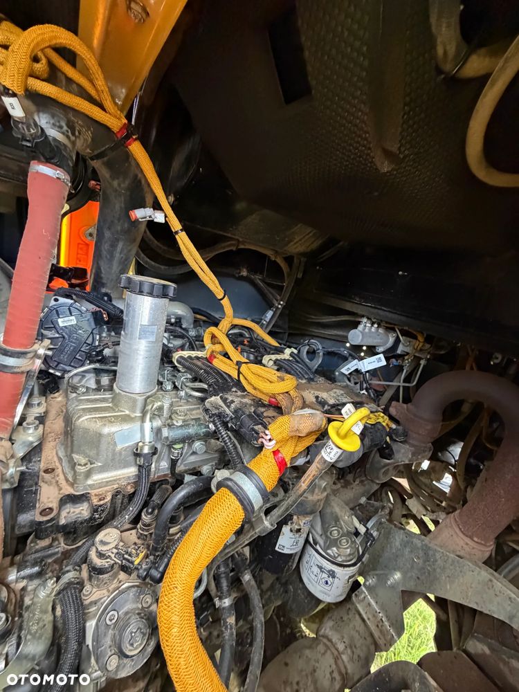 Wacker Neuson DW90 Wozidło 4x4 OBROTOWE.  9 ton ładowność z Pełną kabiną.  1799 mtg 2022 rok. Jak nowe z salonu PERKINS turbo silnik 4cylindry! Pochodzi z Norweskiego Gospodarstwa Ziemniaczanego! Pełne sterowanie dżojstik REWERS HYDROSTATIC. Ogrzewana wentylowana Kabina Opony zero zużycia. Aktualna DEKRA. Kamery wysokiej jakośći! Zero luzów i wycieków. Szybka wolna jazda. Wielka Okazja. Oświetlenie pełne Fabryczne. Hak. Podzespoły dosłownie Nowe! Lokalizacja NOWY SĄCZA - 16