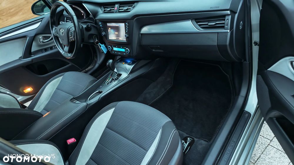 Toyota Avensis 2016 photo 5